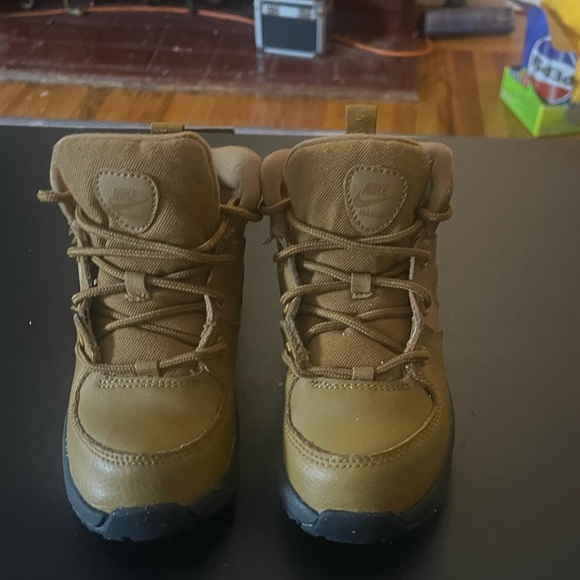 Little kids Nike boots size 10 - Picture 3 of 6